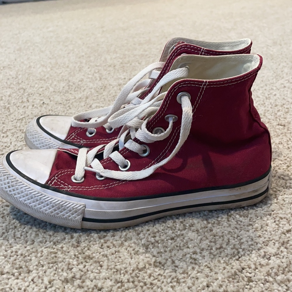 Maroon converse - Picture 4 of 5